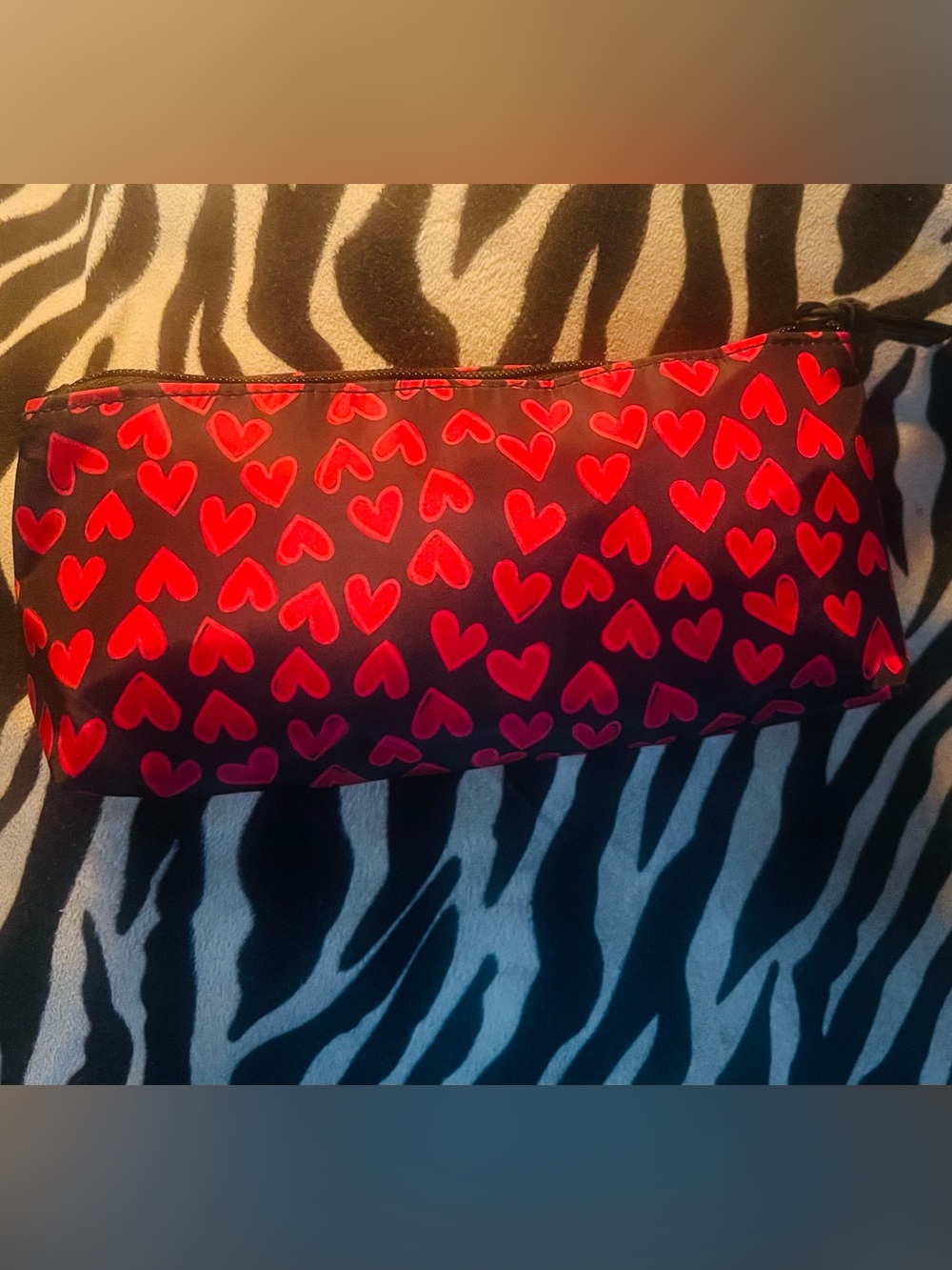 Victoria’s Secret Red Black Heart Print Zip Clutch Pouch Makeup Case Brand New